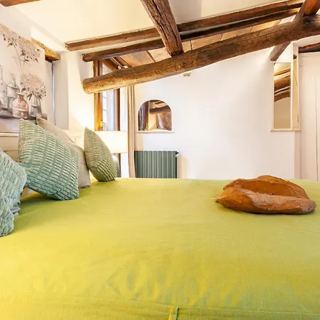 Navona Historic Lovely Terrace Apartment