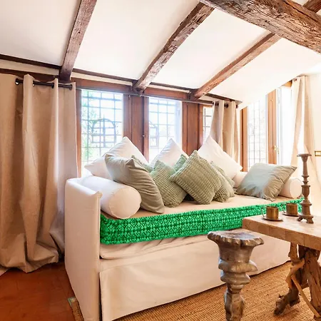 Navona Historic Lovely Terrace Apartment *