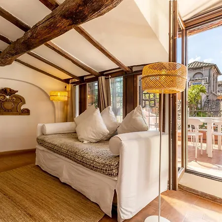 Navona Historic Lovely Terrace Apartment *