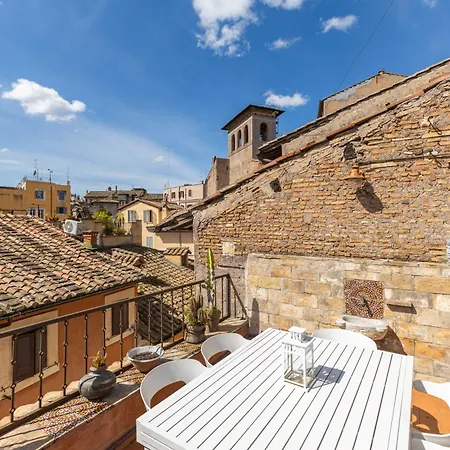 Navona Historic Lovely Terrace Apartment