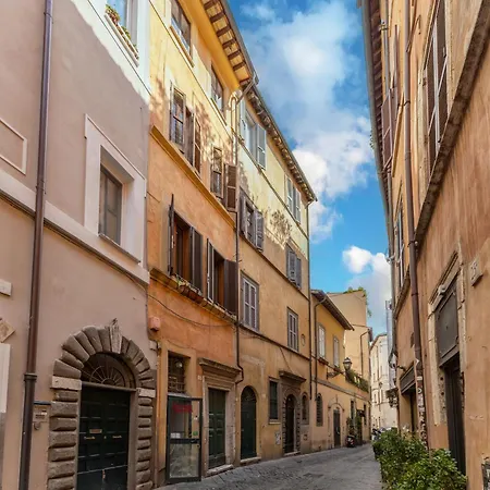 Navona Historic Lovely Terrace Apartment